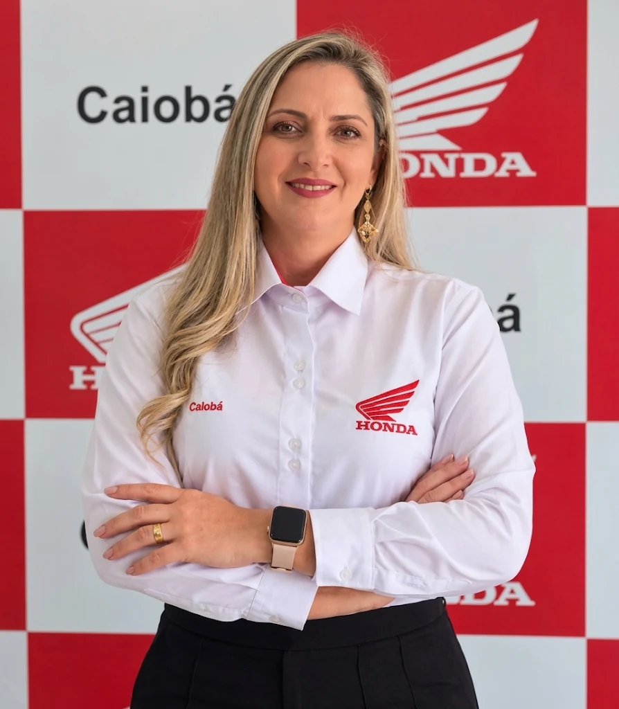 Andréia, consultora da Andréia Consórcios, de uniforme Honda
